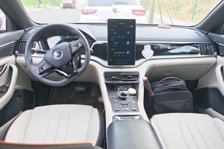 Used BYD Song PLUS New Energy 2021 DM-i 110KM Flagship Model Center Console