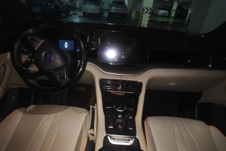 Used BYD Song PLUS New Energy 2021 DM-i 110KM Flagship Model Center Console