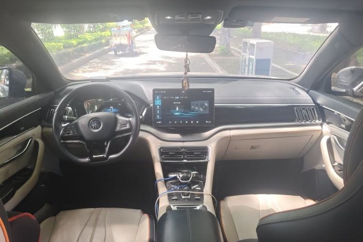 Used BYD Song PLUS New Energy 2021 DM-i 110KM Flagship Model Center Console