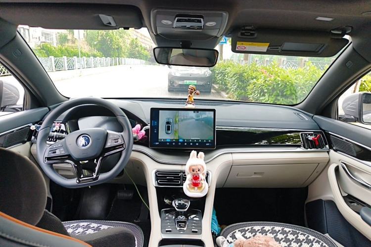 Used BYD Song PLUS New Energy 2021 DM-i 110KM Flagship Model Center Console