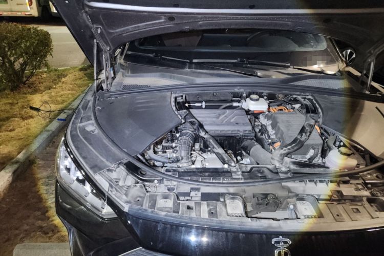 Used BYD Song PLUS New Energy 2021 DM-i 100KM Four-Wheel Drive Flagship PLUS Engine Bay Right
