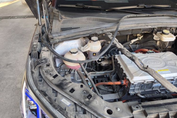 Used BYD Song PLUS New Energy 2021 EV Flagship Model Engine Bay Right