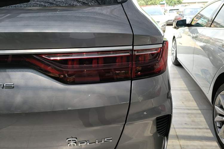 Used BYD Song PLUS New Energy 2021 EV Flagship Model Exterior 3