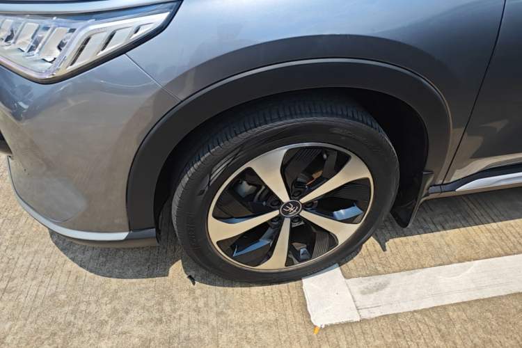 Used BYD Song PLUS New Energy 2021 DM-i 110KM Flagship Model Left Front Wheel Hub