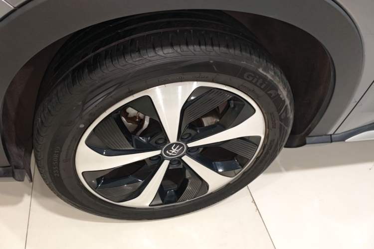 Used BYD Song PLUS New Energy 2021 DM-i 110KM Flagship PLUS Left Front Wheel Hub