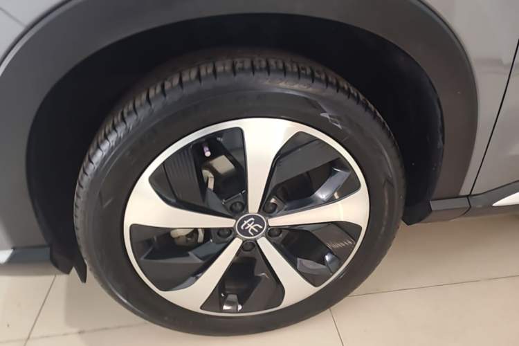 Used BYD Song PLUS New Energy 2021 DM-i 110KM Flagship PLUS Left Front Wheel Hub