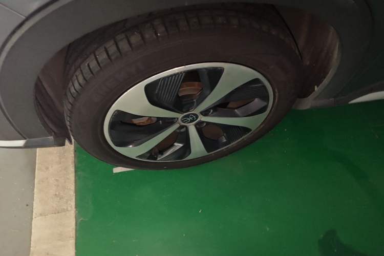 Used BYD Song PLUS New Energy 2021 DM-i 110KM Flagship PLUS Left Front Wheel Hub
