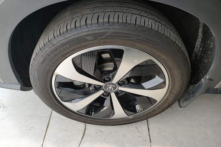 Used BYD Song PLUS New Energy 2021 EV Flagship Model Left Front Wheel Hub