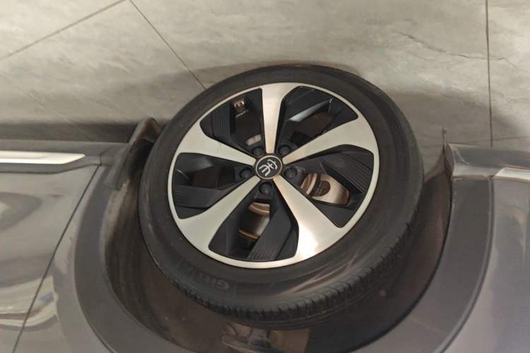 Used BYD Song PLUS New Energy 2021 DM-i 110KM Flagship PLUS Left Front Wheel Hub