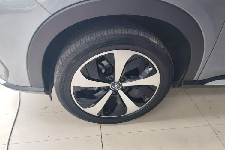 Used BYD Song PLUS New Energy 2021 EV Deluxe Model Left Front Wheel Hub