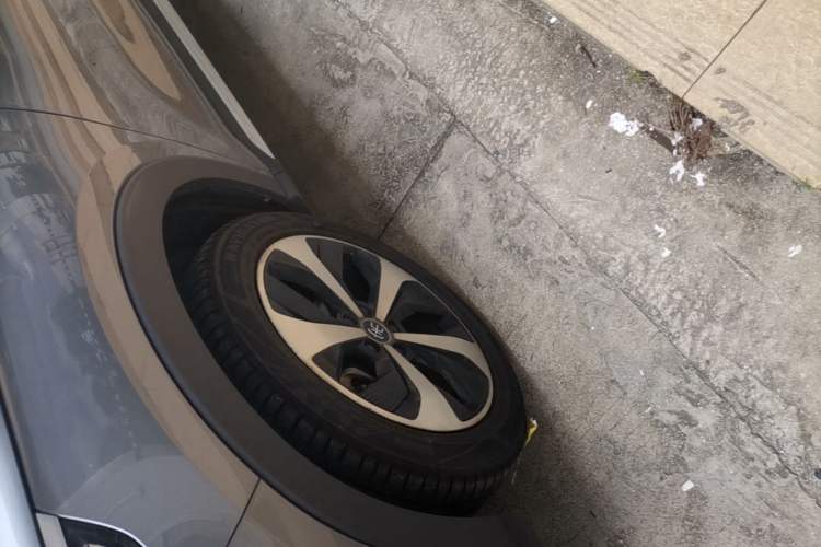 Used BYD Song PLUS New Energy 2021 DM-i 110KM Flagship PLUS Left Front Wheel Hub