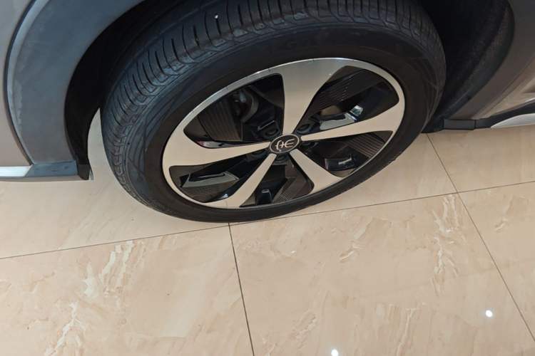 Used BYD Song PLUS New Energy 2021 DM-i 51KM Prestige Model Left Front Wheel Hub