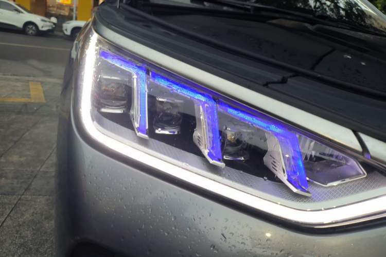 Used BYD Song PLUS New Energy 2021 DM-i 110KM Flagship PLUS Right Front Headlight