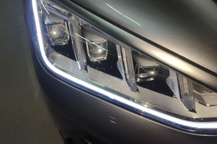 Used BYD Song PLUS New Energy 2021 EV Flagship Model Right Front Headlight