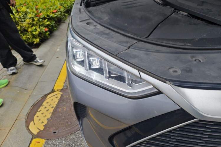 Used BYD Song PLUS New Energy 2021 DM-i 110KM Flagship PLUS 5G Edition Right Front Headlight