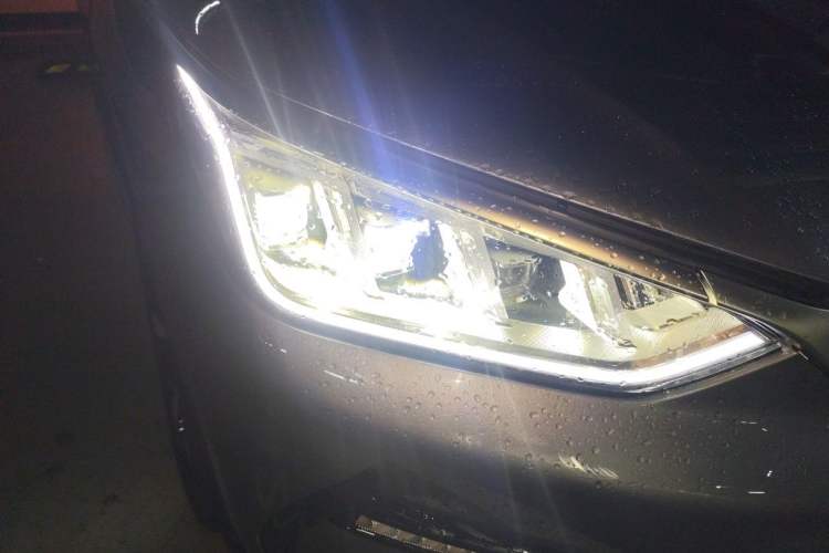 Used BYD Song PLUS New Energy 2021 EV Deluxe Model Right Front Headlight