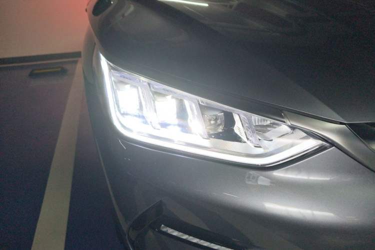 Used BYD Song PLUS New Energy 2021 EV Flagship Model Right Front Headlight