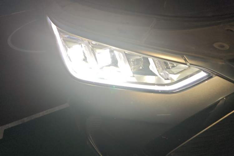Used BYD Song PLUS New Energy 2021 DM-i 110KM Flagship Model Right Front Headlight