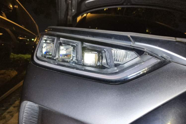 Used BYD Song PLUS New Energy 2021 DM-i 110KM Flagship PLUS Right Front Headlight