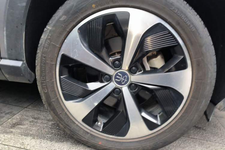 Used BYD Song PLUS New Energy 2021 DM-i 110KM Flagship PLUS Right Front Wheel Hub