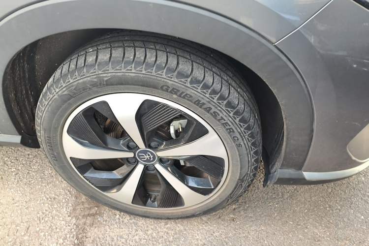 Used BYD Song PLUS New Energy 2021 DM-i 110KM Flagship Model Right Front Wheel Hub