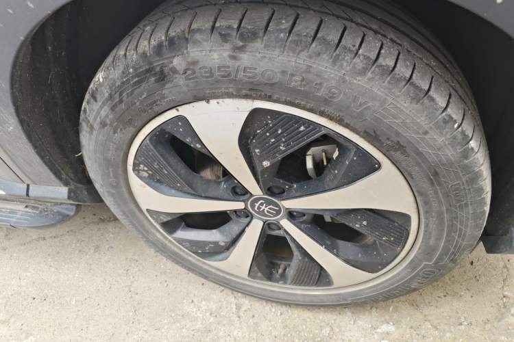 Used BYD Song PLUS New Energy 2021 DM-i 110KM Flagship PLUS Right Front Wheel Hub