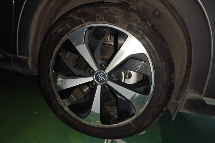 Used BYD Song PLUS New Energy 2021 DM-i 110KM Flagship Model Right Front Wheel Hub