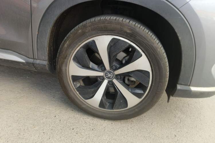 Used BYD Song PLUS New Energy 2021 DM-i 51KM Prestige Model Right Front Wheel Hub