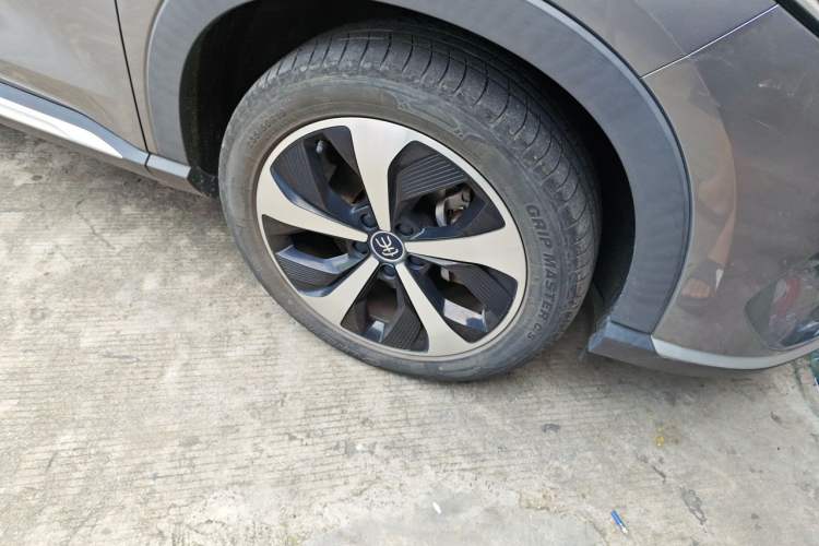 Used BYD Song PLUS New Energy 2021 DM-i 110KM Flagship PLUS Right Front Wheel Hub