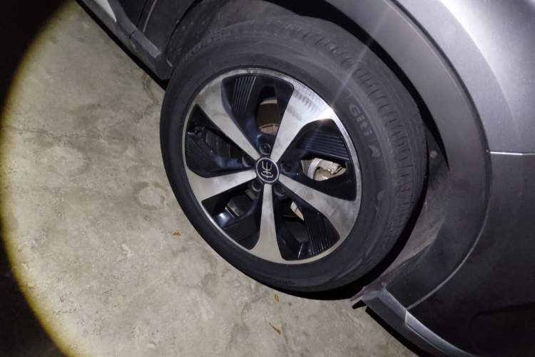 Used BYD Song PLUS New Energy 2021 DM-i 110KM Flagship PLUS Right Front Wheel Hub