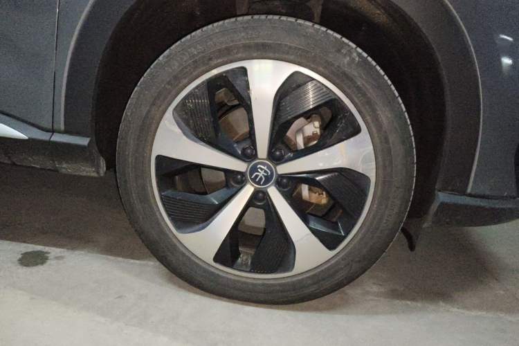 Used BYD Song PLUS New Energy 2021 EV Flagship Model Right Front Wheel Hub