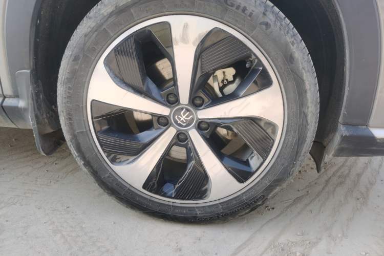 Used BYD Song PLUS New Energy 2021 DM-i 110KM Flagship PLUS Right Front Wheel Hub