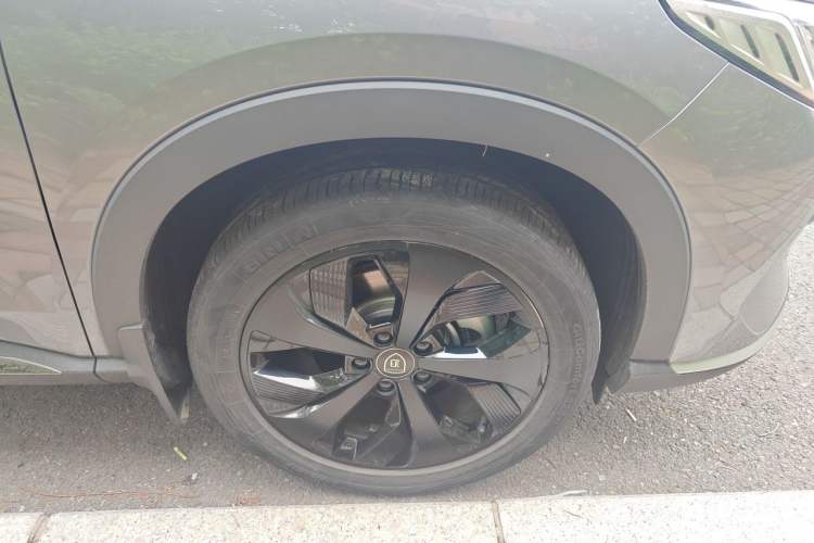 Used BYD Song PLUS New Energy 2021 DM-i 110KM Flagship PLUS Right Front Wheel Hub