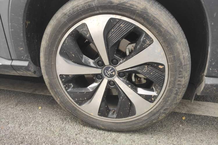 Used BYD Song PLUS New Energy 2021 DM-i 110KM Flagship PLUS Right Front Wheel Hub