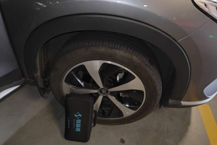 Used BYD Song PLUS New Energy 2021 DM-i 110KM Flagship PLUS Right Front Wheel Hub