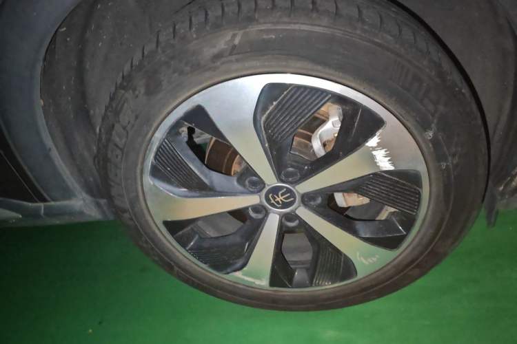 Used BYD Song PLUS New Energy 2021 EV Deluxe Model Right Front Wheel Hub