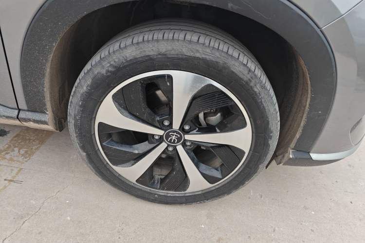 Used BYD Song PLUS New Energy 2021 DM-i 51KM Prestige Model Right Front Wheel Hub