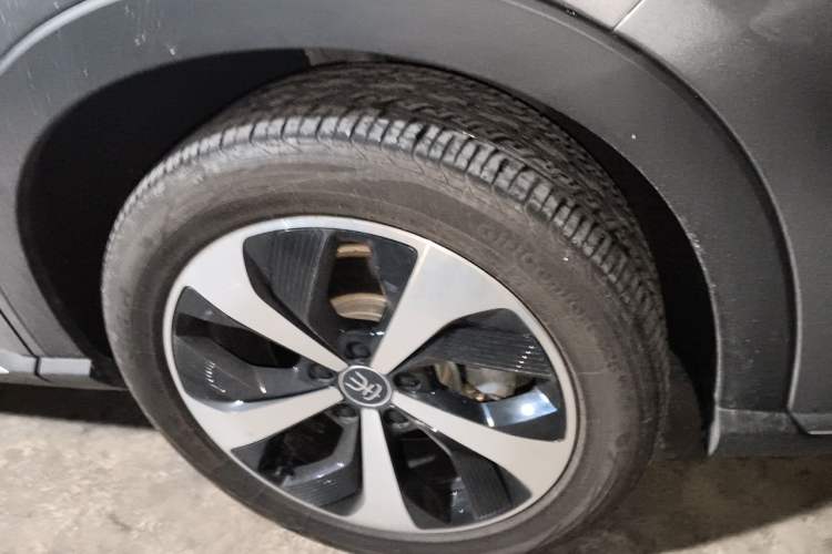 Used BYD Song PLUS New Energy 2021 DM-i 110KM Flagship Model Right Front Wheel Hub