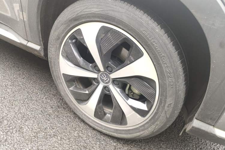 Used BYD Song PLUS New Energy 2021 DM-i 110KM Flagship PLUS Right Front Wheel Hub