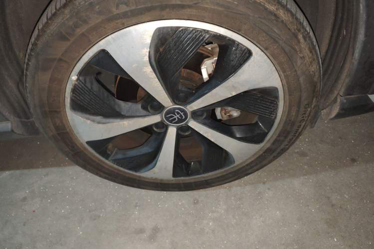 Used BYD Song PLUS New Energy 2021 DM-i 110KM Flagship PLUS Right Front Wheel Hub