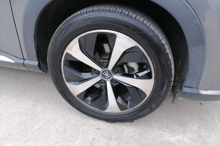 Used BYD Song PLUS New Energy 2021 DM-i 110KM Flagship Model Right Front Wheel Hub