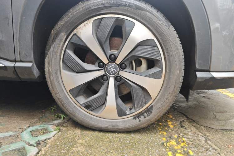 Used BYD Song PLUS New Energy 2021 DM-i 110KM Flagship Model Right Front Wheel Hub