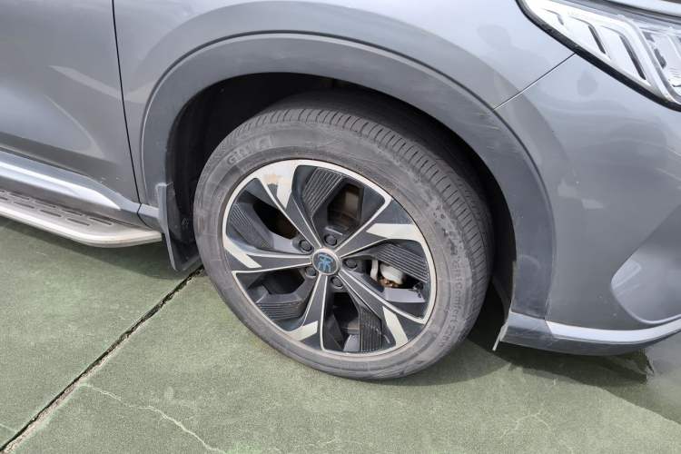 Used BYD Song PLUS New Energy 2021 DM-i 110KM Flagship Model Right Front Wheel Hub
