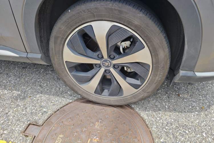 Used BYD Song PLUS New Energy 2021 DM-i 110KM Flagship PLUS 5G Edition Right Front Wheel Hub