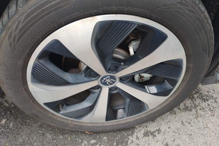 Used BYD Song PLUS New Energy 2021 DM-i 110KM Flagship PLUS Right Front Wheel Hub