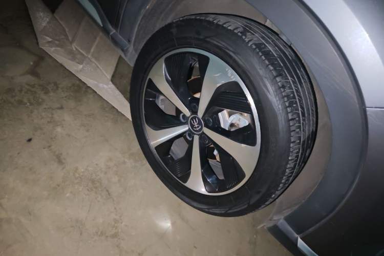 Used BYD Song PLUS New Energy 2021 DM-i 110KM Flagship PLUS Right Front Wheel Hub