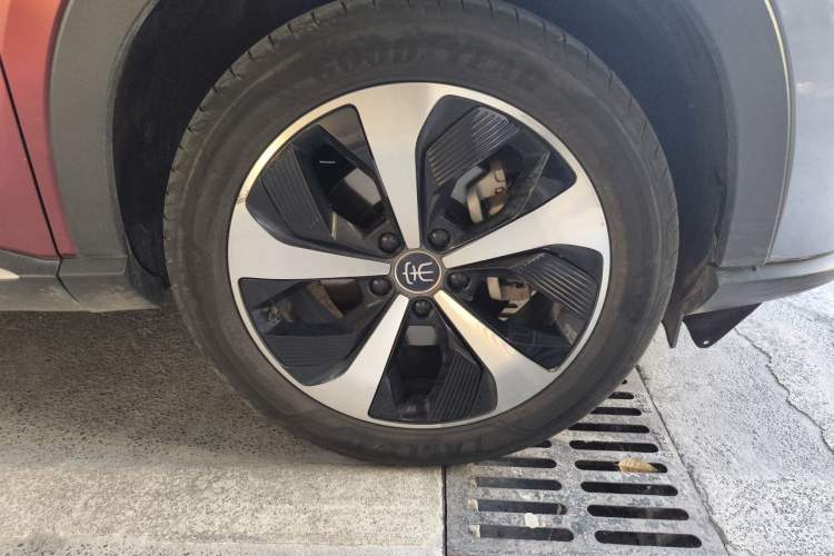 Used BYD Song PLUS New Energy 2021 EV Flagship Model Right Front Wheel Hub