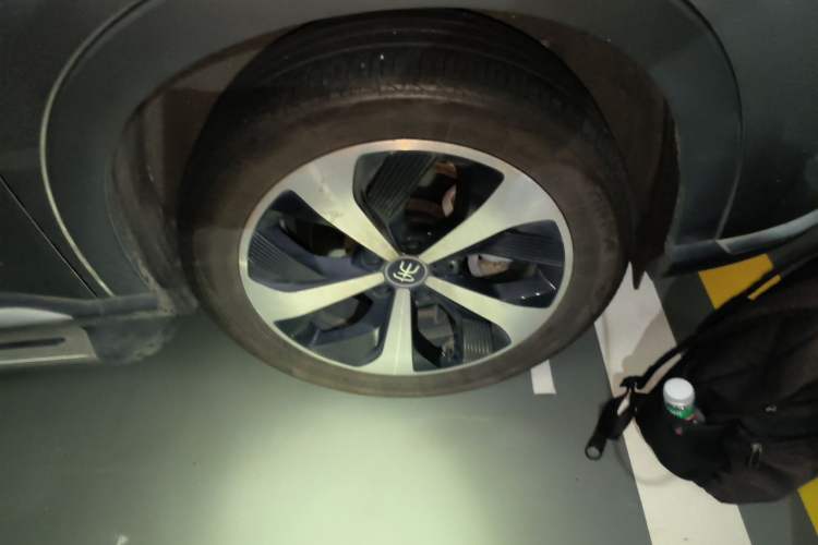 Used BYD Song PLUS New Energy 2021 DM-i 110KM Flagship PLUS Right Front Wheel Hub