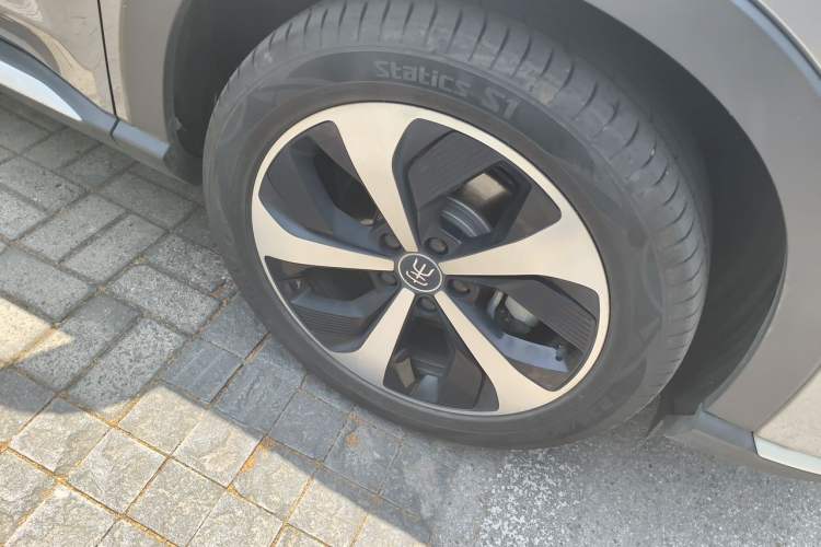 Used BYD Song PLUS New Energy 2021 DM-i 110KM Flagship Model Right Front Wheel Hub
