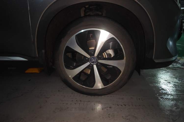 Used BYD Song PLUS New Energy 2021 DM-i 110KM Flagship Model Right Front Wheel Hub